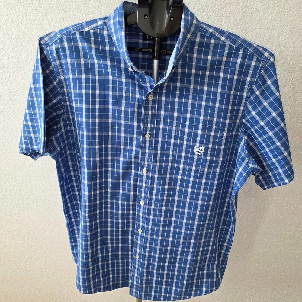CHAPS EASY CARE MEN XL BLUE AND WHITE PLAID SHORT SLEEVE SHIRT